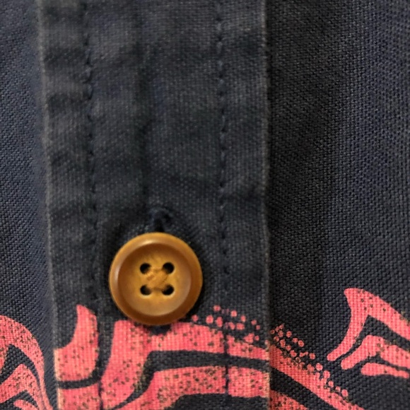 Men’s navy vintage American Eagle short-sleeve button down. Wood buttons. - Picture 4 of 7